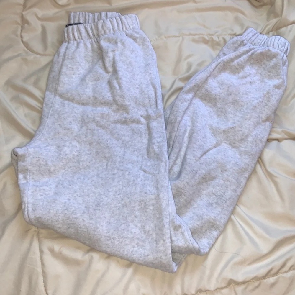 grey brandy melville rosa sweatpants!